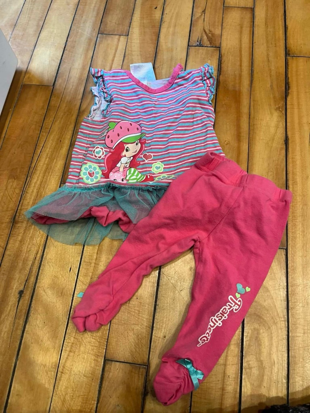 Strawberry kit 6 month vintage 2000’’